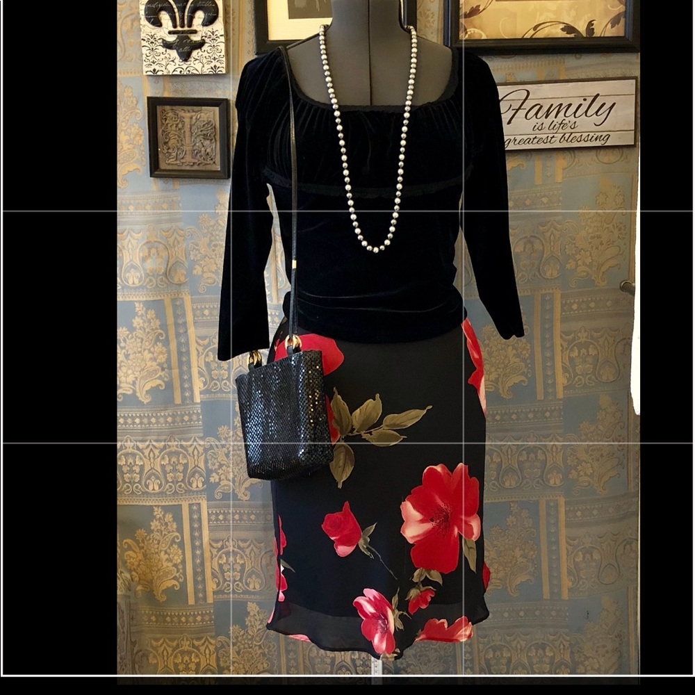 Ladies Black/red rose georgette skirt size 10